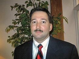 Betrunkener Herr mit Schnurbart